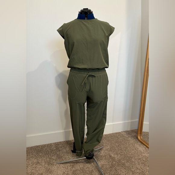 Albion Fit Jumpsuit, Medium - Picture 6 of 8